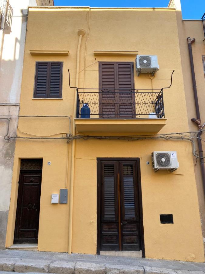 Appartamento Nel Cuore Di Castellamare Del Golfo 卡斯泰拉马莱 外观 照片